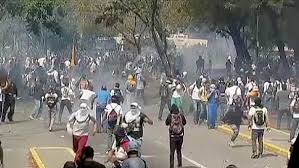 اشتباكات-بين-المتظاهرين-وقوات-الأمن