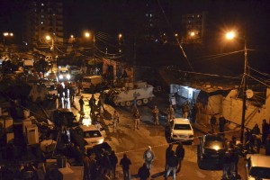 مقتل أربعة على الأقل في هجوم انتحاري مزدوج على مقهى في لبنان