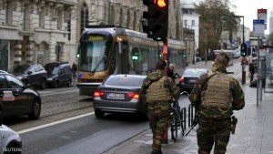 Belgian soldiers patrol in the streets, after security was tightened in Belgium following the Paris attacks, in Brussels, Belgium, November 17, 2015.  REUTERS/Pascal Rossignol
