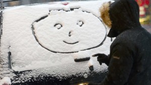 A person makes a "happy face" on a car window during a snow storm in New York, January 21, 2014. In New York, a storm alert was issue for noon (1700 GMT) Tuesday to 6:00 am (1100 GMT) Wednesday with as much as a foot (30 centimeters) forecast for the metropolitan region.  AFP PHOTO/Emmanuel Dunand        (Photo credit should read EMMANUEL DUNAND/AFP/Getty Images)