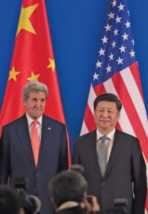 US Secretary of State John Kerry (L) and China's President Xi Jinping pose for a photo during the joint opening ceremony of the eight round of US-China strategic and economic dialogues & the seventh round of U.S-China high-level consultation on people-to-people exchange in Beijing on June 6, 2016. / AFP / NICOLAS ASFOURI